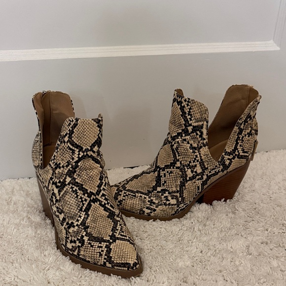 Abound Snakeskin Ankle Booties - Picture 4 of 10